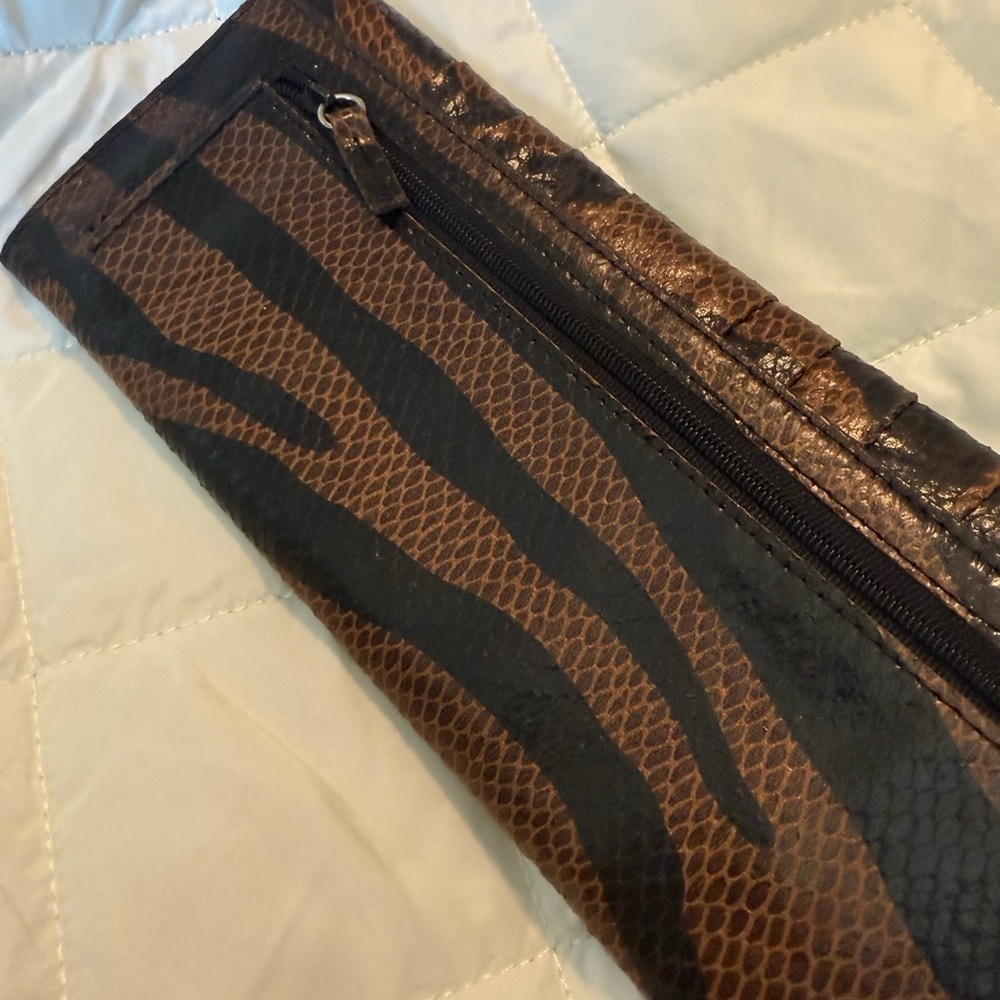 Minicci Elegant Brown and Black Clutch - Picture 3 of 4